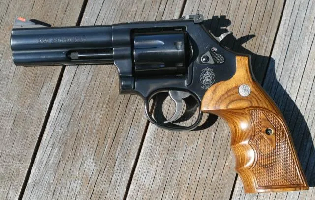 Smith & Wesson Model 586 by Smith & Wesson